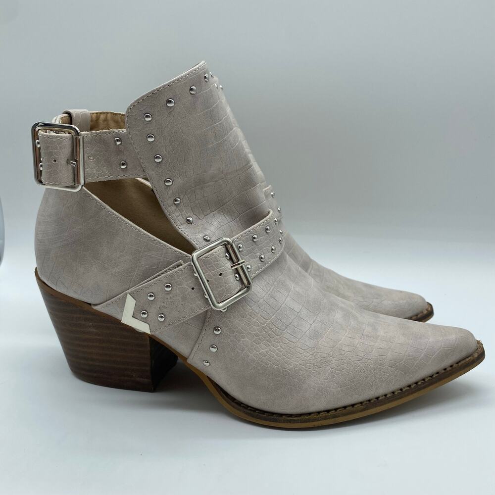 Arider Girl Cream Stud Buckle Crocodile Pointed Toe Block Heels Women's size 8.5